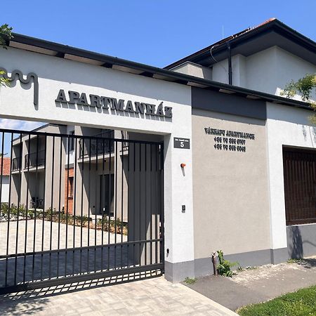 Varkapu Apartmanok 2 Gyula Exterior foto