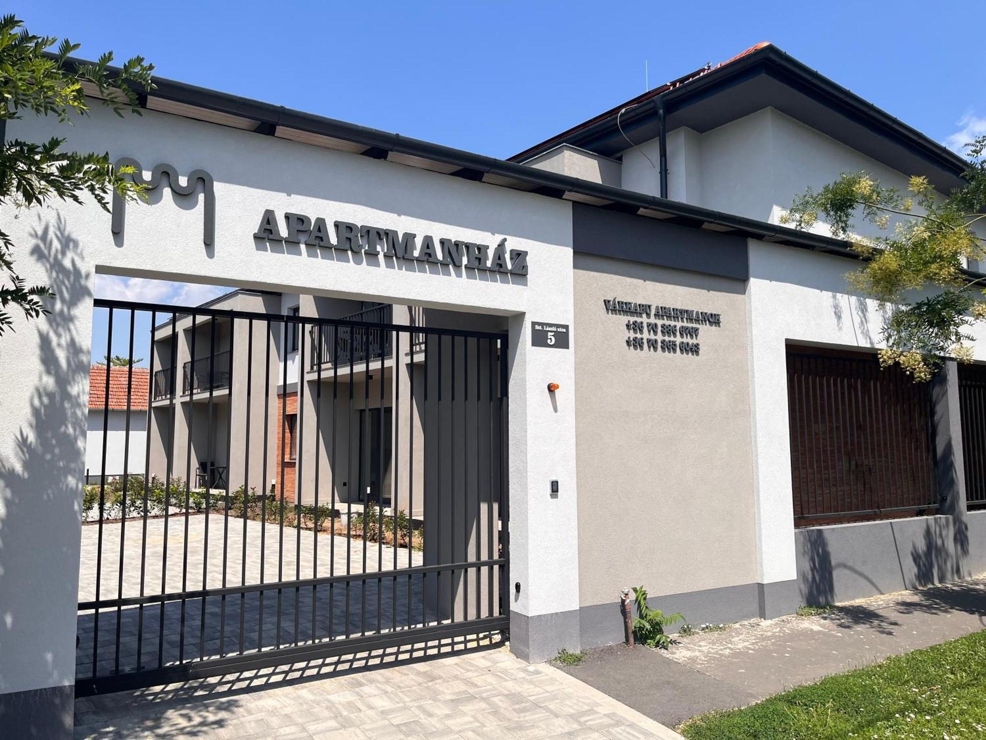 Varkapu Apartmanok 2 Gyula Exterior foto